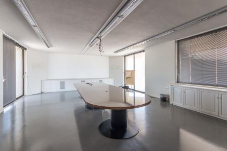 South Athens offices 2,330 sq.m for rent