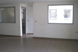 Aghia Paraskevi, building 830 sq.m to let