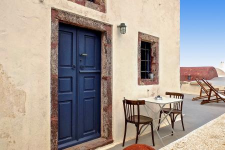Santorini small hotel with canavas for sale