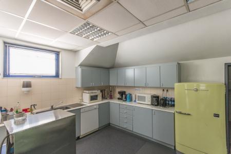 North Athens building 1.210 sq.m for rent