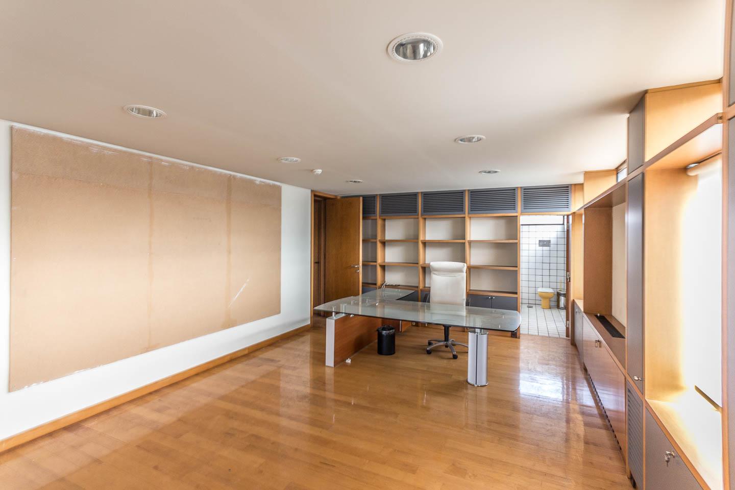 North Athens offices building 2.500 sqm for sale