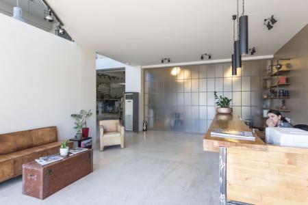 North Athens retail store 1.380 sq.m for rent