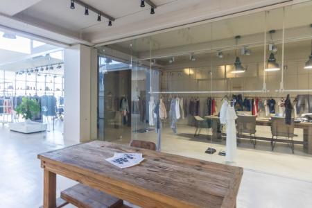 North Athens retail store 1.380 sq.m for rent