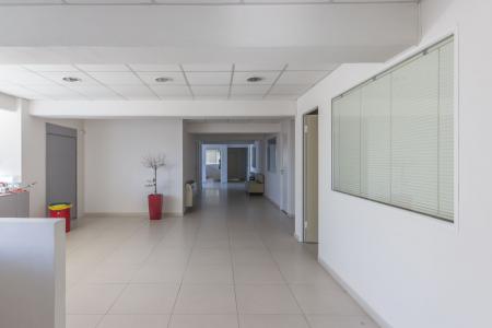 North Athens retail store 1.380 sq.m for rent