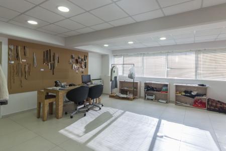 North Athens retail store 1.380 sq.m for rent