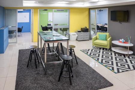 West Athens commercial space 1.016 sq.m for rent