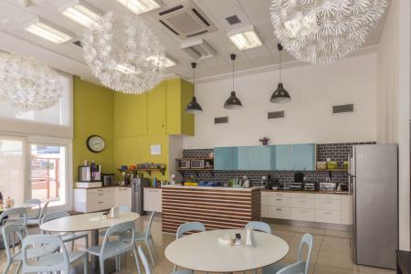 West Athens commercial space 1.016 sq.m for rent