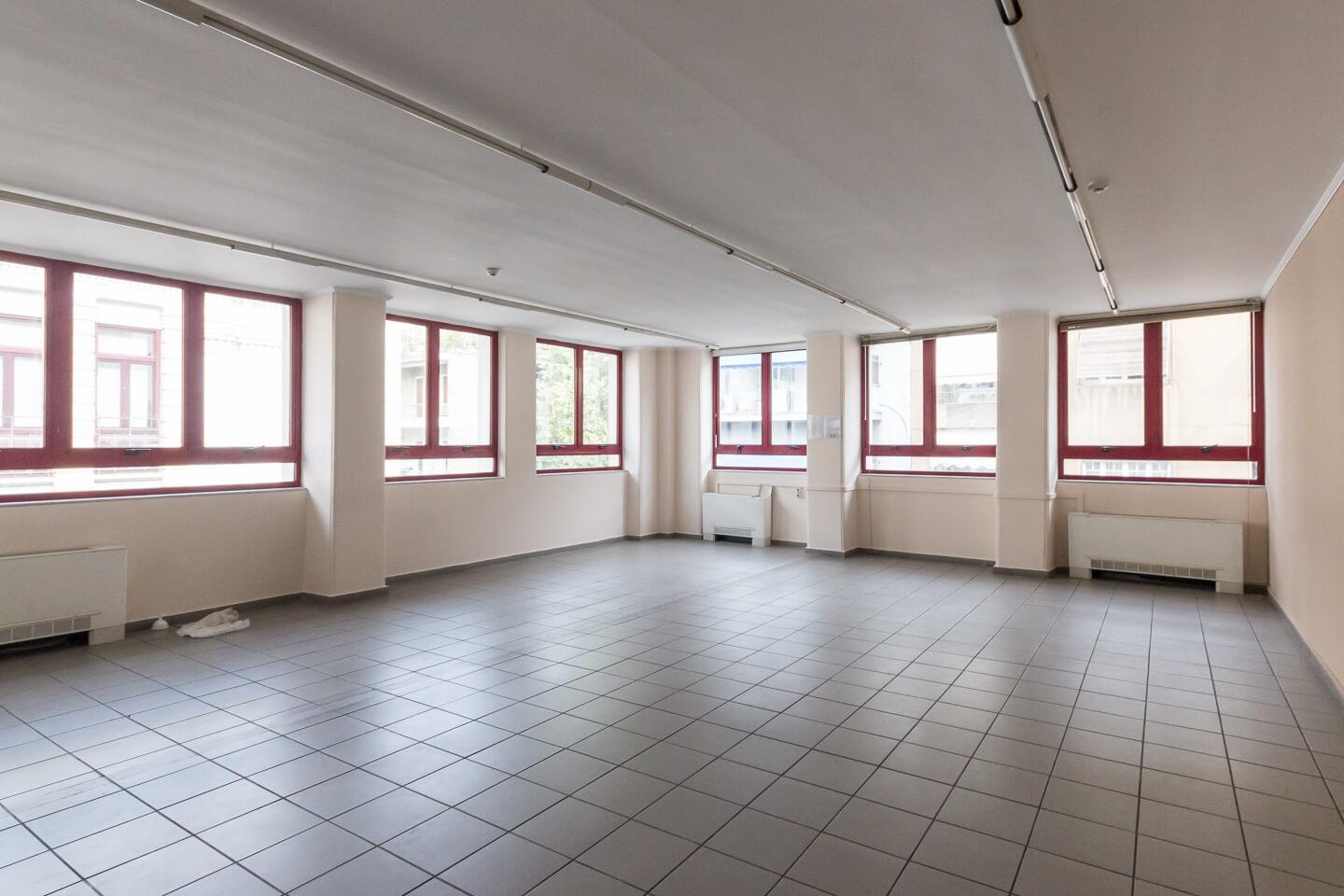 Athens office building 1.500 sq.m for sale