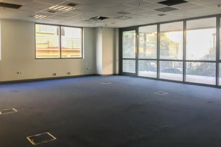 West Athens office building 4.330 sq.m for rent