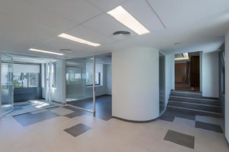 Independent building of 7.130 sq.m for rent, North Athens