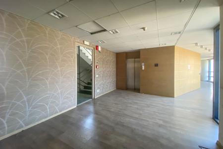 Chalandri  building is available for sale