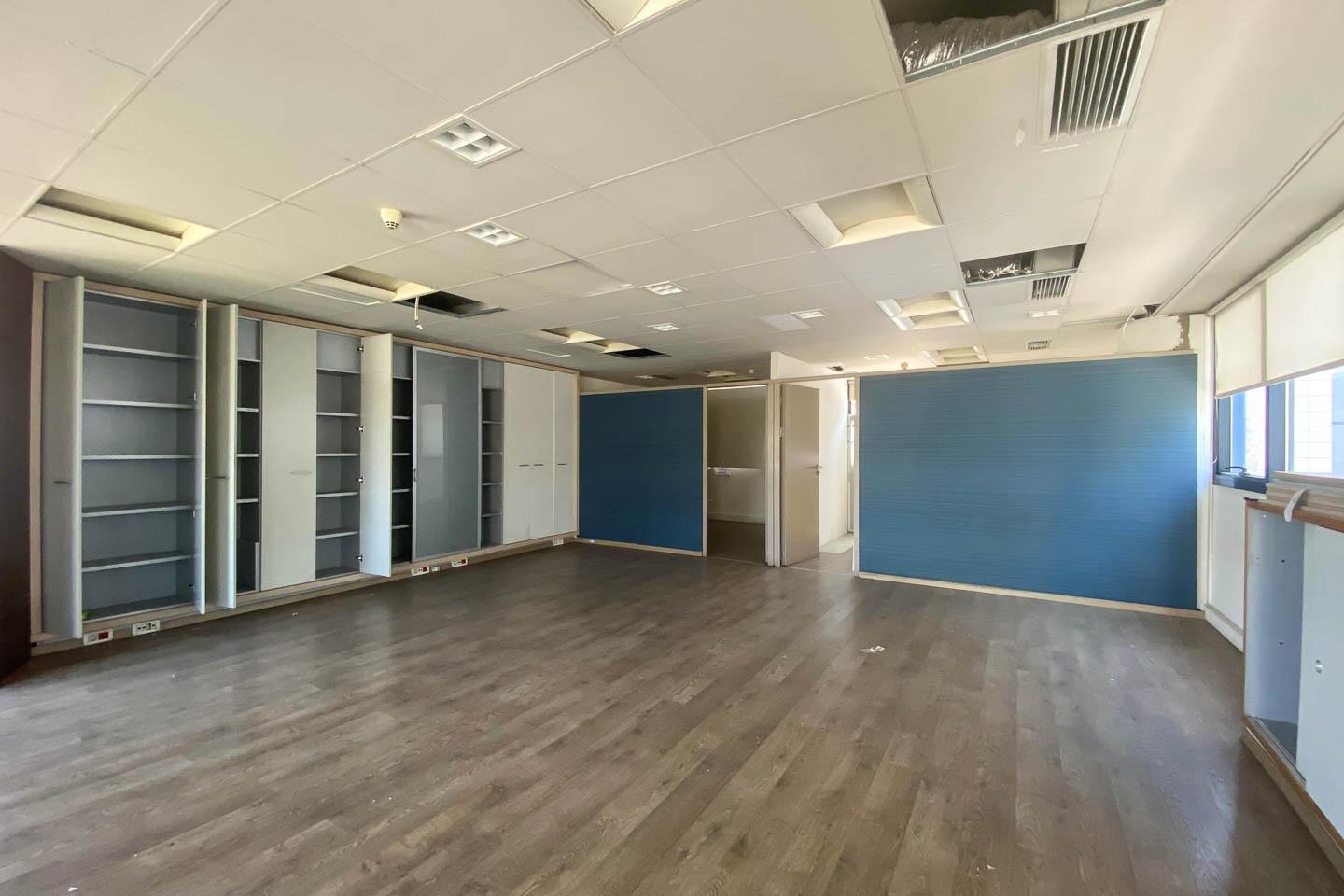 Chalandri  building is available for sale