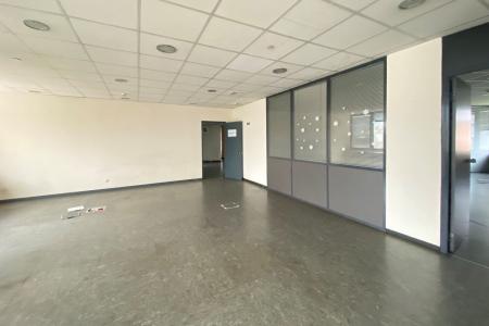 South Athens office 1,160 sq.m for rent