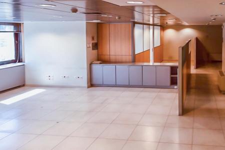 Commercial building of 2.736 sq.m in Athens for rent